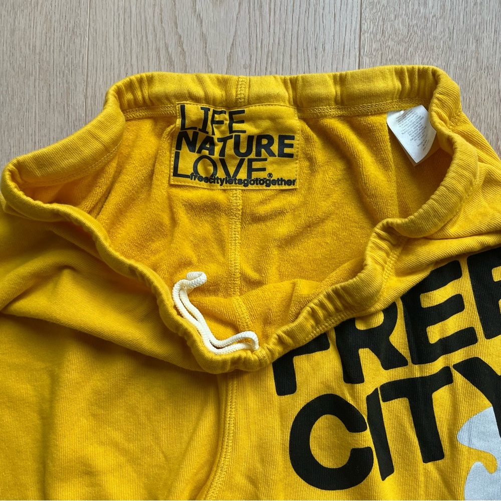 NEW Authentic FREE CITY 3/4 Sweatpants Yellow Sz L - Picture 4 of 6